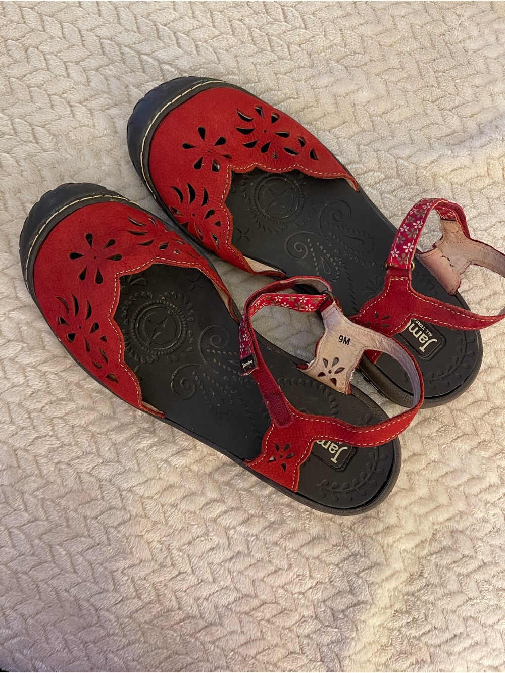 Jambu All Terra Design Red size 9 shoe. Good condition, and comfortable.
